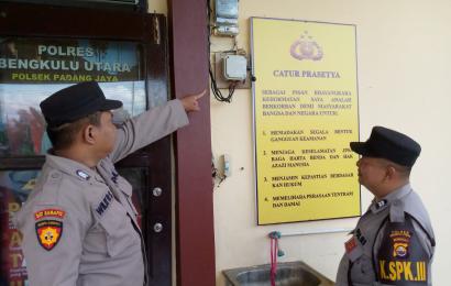 Piket SPKT Polsek Padang Jaya Lakukan Pengecekan Instalasi Listrik, Antisipasi Kebakaran Mako