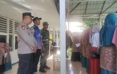Polsek Lais Monitoring Pembagian Raport di SMAN 3 Bengkulu Utara 