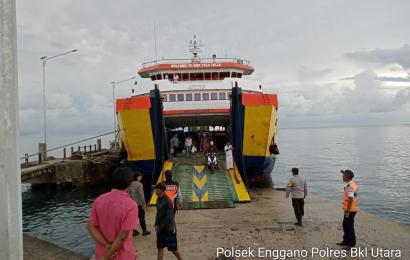 Polsek Enggano Lakukan Pengamanan Kedatangan Kapal