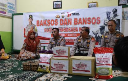 Sambut Hari Bhayangkara, Polres Kepahiang Salurkan Bantuan Sosial