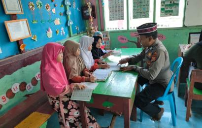 Kanit Binmas Polsek Lais Mengajar Ngaji