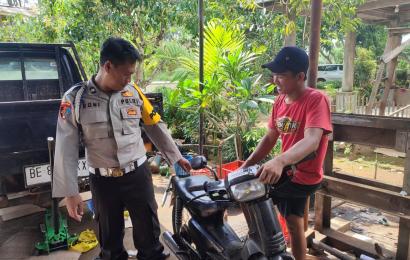 .Sambangi Warga, Polisi RW Polsek Giri Mulya Berikan Imbauan