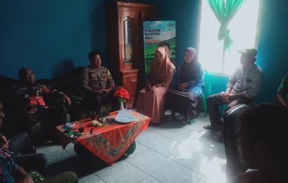 Bhabinkamtibmas Hadiri Rapat Koordinasi Pengurusan dan Laporan Keuangan Bumdes Desa Kualalangi