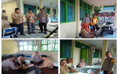 Bhabinkamtibmas Polsek Gading Cempaka Monitoring  PPDB di SMAN 4 Kota Bengkulu
