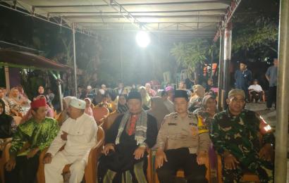 Dikelurahan Sumur Meleleh, Bhabinkamtbmas Polsek Teluk Segara Ikuti Yasinan dan Tahlilan