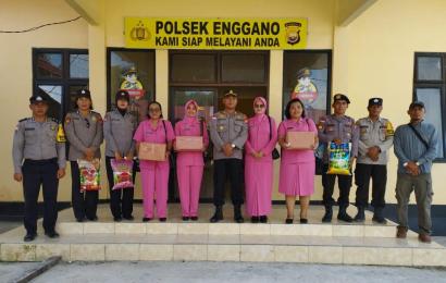 Peringati Hari Bhayangkara ke-77, Polsek Enggano Bersama Bhayangkari Bagikan Bansos dengan Warga Kurang Mampu