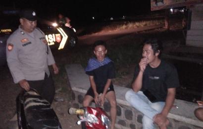 Polsek Padang Jaya Berikan Himbauan Kamtibmas Cegah Kenakalan Remaja Saat Patroli 