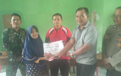 Penyaluran BLT Desa Jago Bayo, Diawasi Polsek Lais 