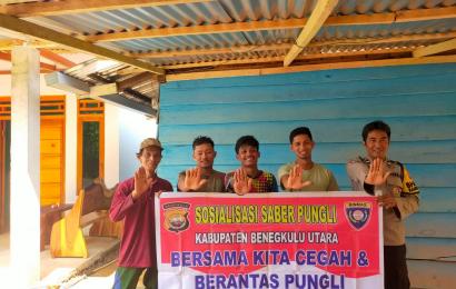 Guna Memberantas Pungli, Bhabinkamtibmas Polsek Ketahun Laksanakan Sosialisasi Saber Pungli Kepada Warga