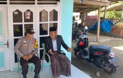 Bhabinkamtibmas Polsek Manna Kunjungi Tokoh Masyarakat, Tingkatkan Sinergitas