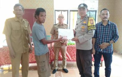 Bhabinkamtibmas Polsek Air Besi Monitoring Penyaluran Dana BLT-DD Desa Lubuk Tanjung