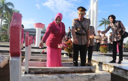 Sambut Hari Bhayangkara, Kapolda Bengkulu dan Jajaran Ziarah di Taman Makam Pahlawan