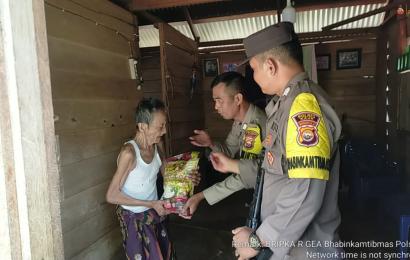 Selasa Berbagi, Polsek Kaur Tengah  Berikan Bantuan kepada Warga yang Membutuhkan