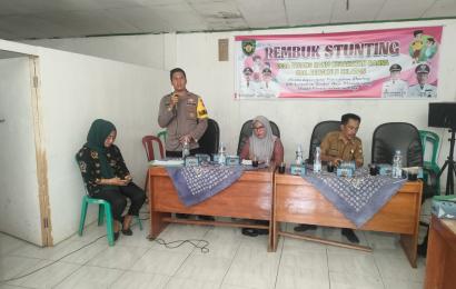Bhabinkamtibmas Hadir Dalam Rembuk Penanganan Stunting Desa Padang Manis   