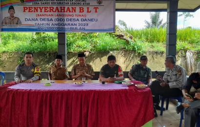 BhabinkamtibmasA Polsek Lebong tas Hadiri Penyaluran BLT DD di Desa Daneu 