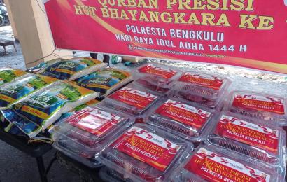 Qurban Presisi, Polresta Bengkulu Bagikan 385 Paket Daging Kurban Kepada Masyarakat