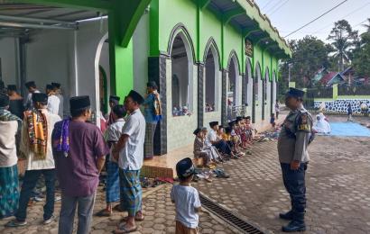 Polsek Padang Jaya Melaksanakan Monitoring dan Pengamanan Salat Iduladha 1444 H