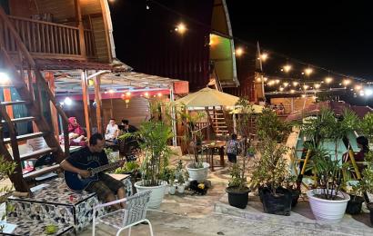 Refresh Diri Anda dengan Menikmati Udara Segar Kebun Teh di Homestay  Tangsi Baru Kabawetan