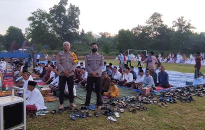 olsek Giri Mulya Amankan Pelaksanaan Ibadah Salat Iduladha di Lapangan Desa Giri Mulya