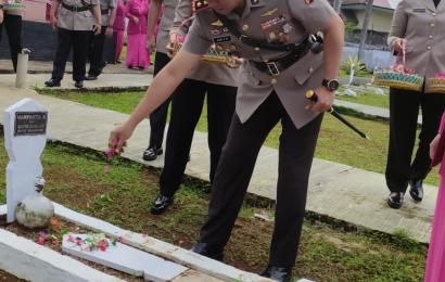 Jelang 1 Juli, Kapolres Bengkulu Utara Ziarah dan Tabur Bunga di TMP Ratu Samban Argamakmur 