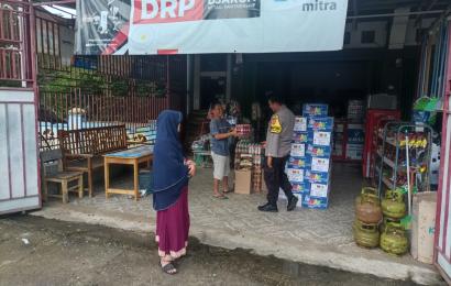 Bhabinkamtibmas Polsek Pino Raya, Sambang Monitoring Perkembangan Stok dan Harga Sembako 