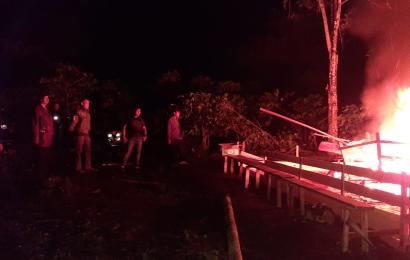 Tempat Judi Sabung Ayam Dibakar Petugas Gabungan TNI-Polri