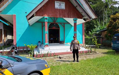 Polsek Seginim Gelar Pengaman Ibadah Minggu di Empat Gereja