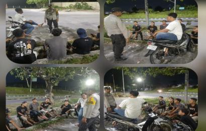 Polsek Teluk Segara Patroli Malam, Berikan Imbaun Kamtibmas Kepada Pengunjung Pantai Tapak Paderi