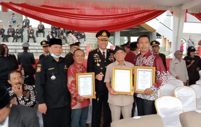 Menjaga Kondusifitas Kamtibmas, Tokoh Masyarakat Terima Penghargaan Dari Kapolres Bengkulu Utara