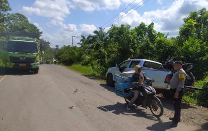 Sambangi Pengendara Motor, Pak Babin Sampaikan Imbaun Kamtibmas
