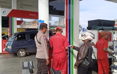 Patroli, Polsek Kota Pantau Distribusi dan Antrean Bbm di SPBU Kutau