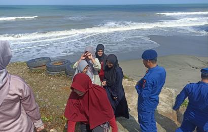 Sambang Dialogis, Sat Polairud Imbau Wisatawan untuk Tidak Mandi Ditepi Pantai