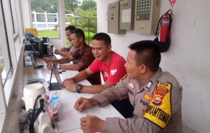 Sambangi Security Gudang Indomarco Prismatama, Bhabinkamtibmas Polsek Selebar Sampaikan Imbauan Kamtibmas