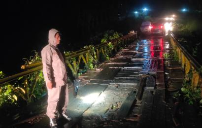 Patroli Antisipasi Banjir, Ini Pesan Kapolsek Giri Mulya