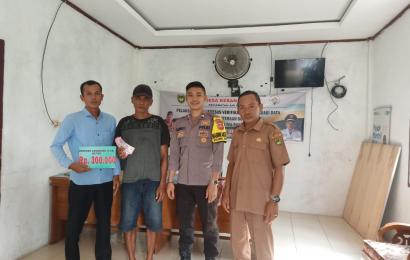 Babinkamtibmas Polsek Seginim Monitoring Penyaluran BLT DD Tahap 7 di Desa Kebanjati 