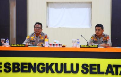 Pimpin Anev Bulanan, Kapolres Bengkulu Selatan Berikan Arahan dan Semangat untuk Anggota
