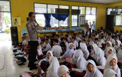 Polsek Pino Raya Laksanakan Penyuluhan Tata Tertib Berlalu Lintas di SMPN 05 BS