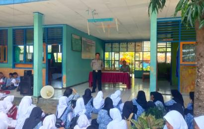 Kanit Binmas Polsek Kedurang, Berikan Penyuluhan Tertib Lalu Lintas dan Kenakalan Remaja di SMP Negeri 04 Kedurang 