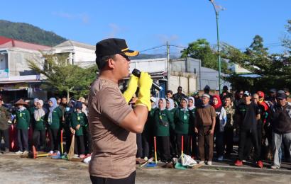 Peduli Lingkungan, Polres Lebong dan Polsek Jajaran Bersih-Bersih Lingkungan Umum