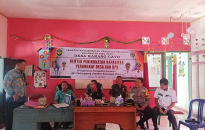Bhabinkamtibmas Polsek Pino Raya Hadir dalam Bimtek Peningkatan Kapasitas Perangkat Desa dan BPD desa Karang Cayo