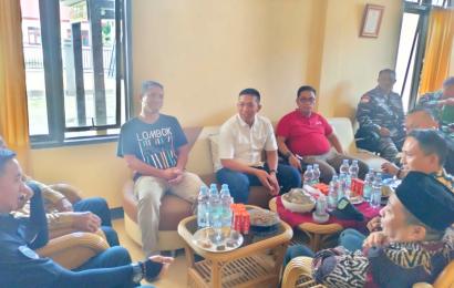 Kapolsek Enggano Bersama Unsur Tripika Sambut Kunjungan Tim Survei dari Mabes Polri di Pulau Enggano