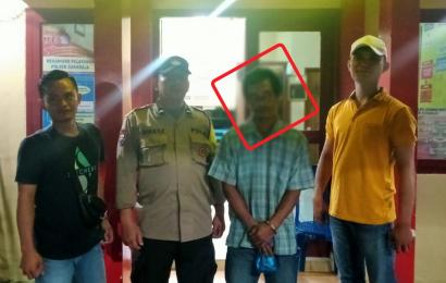 Seluma - Pria berinisial BS (43) yang merupakan karyawan swasta warga Kecamatan Air Periukan Kabupaten Seluma, ditangkap petugas Unit Reskrim Polsek Sukaraja Polres Seluma Polda Bengkulu, atas kasus persetubuhan dan pencabulan terhadap anak dibawah umur. Korban diketahui merupakan anak tiri terduga pelaku, yang saat ini berusia 13 tahun.  Kapolres Seluma Polda Bengkulu AKBP Eko Arif Prasetyo melalui Kapolsek Sukaraja Iptu  Prengki Sirait mengatakan, terduga pelaku dilaporkan oleh YN (40), ibu kandung dari k