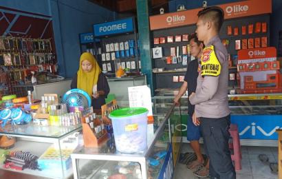 Bhabinkamtibmas Polsek Seginim Sambangi Counter Hp Berikan Imbauan Kamtibmas