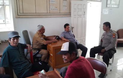 Sambangi Kantor Lurah Kampung Kelawi, Bhabinkamtibmas Polsek Teluk Segara Sampaikan Imbauan Kamtibmas