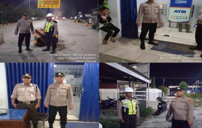 Berikan Rasa Aman, Polsek KSKP Pulau Baai Patroli Malam di Sekitaran Pelabuhan