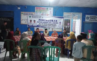 Dukung Program di Desa Binaannya, Bhabinkamtibmas Polsek Lebong Selatan Hadiri Penyaluran BLT DD di Desa Karang Dapo Bawah