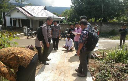 Bhabinkamtibmas Polsek Lebong Atas Hadiri Monev Pembangunan Jalan Lingkungan di Desa Sukau Datang I