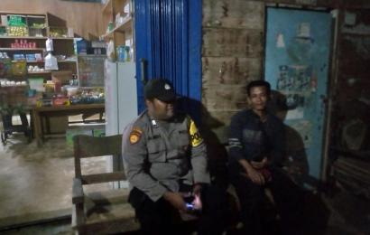 Polisi RW Polsek Padang Jaya Sambangi Masyarakat Berikan Imbauan Kamtibmas