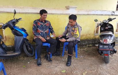 Bhabinkamtibmas Polres BU Sosialisasikan Aplikasi Super App Polri Kepada Warga