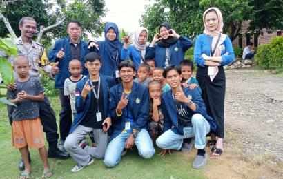 Sambangi Mahasiswa KKN, Bhabinkamtibmas Polsek Lais Harap Mahasiswa Berikan Hal Positif